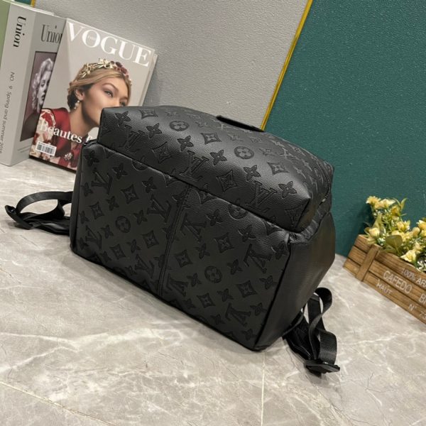 LV Monogram Discovery Backpack M46553