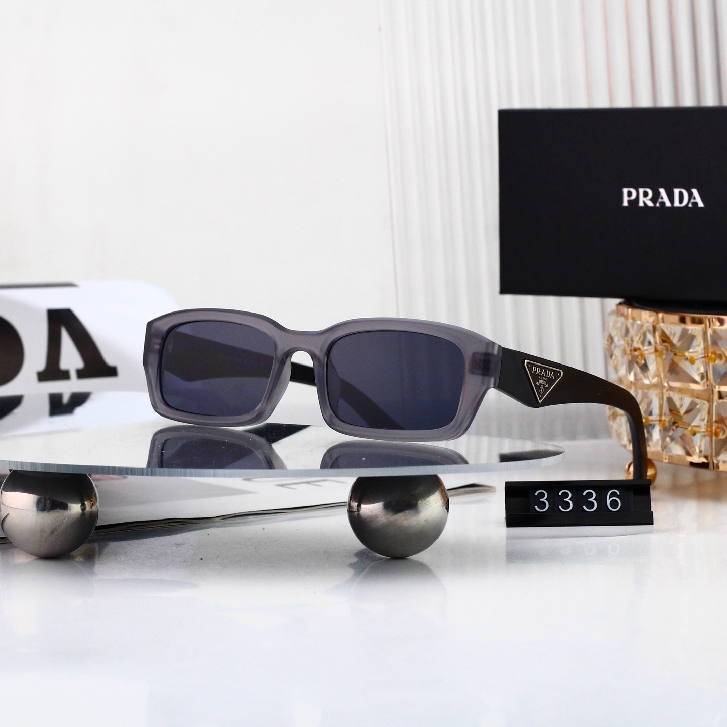 Prada Fashionable Sunglasses - Image 7