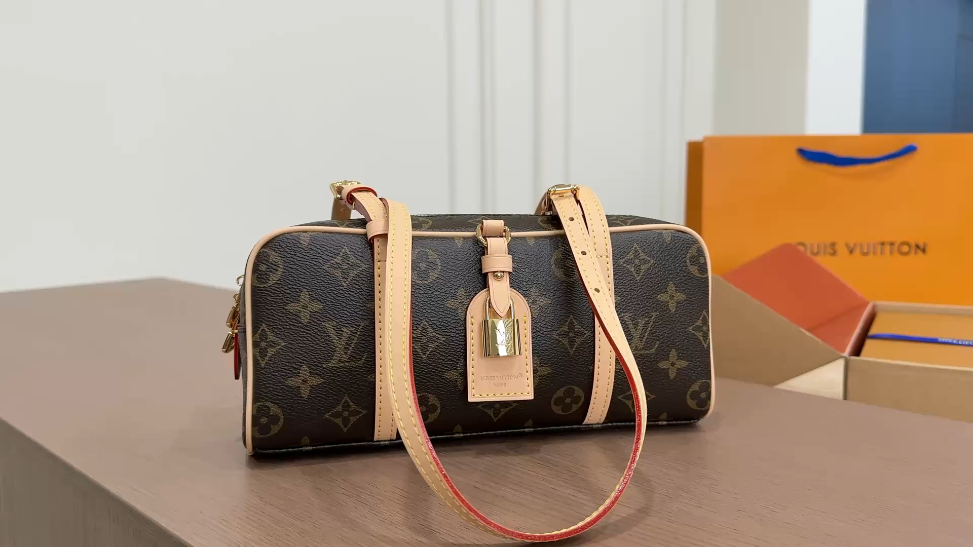 LV Hang On Travel Bag - Image 2