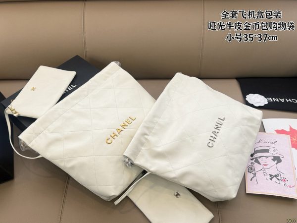 Chanel 22 Shopping Bag