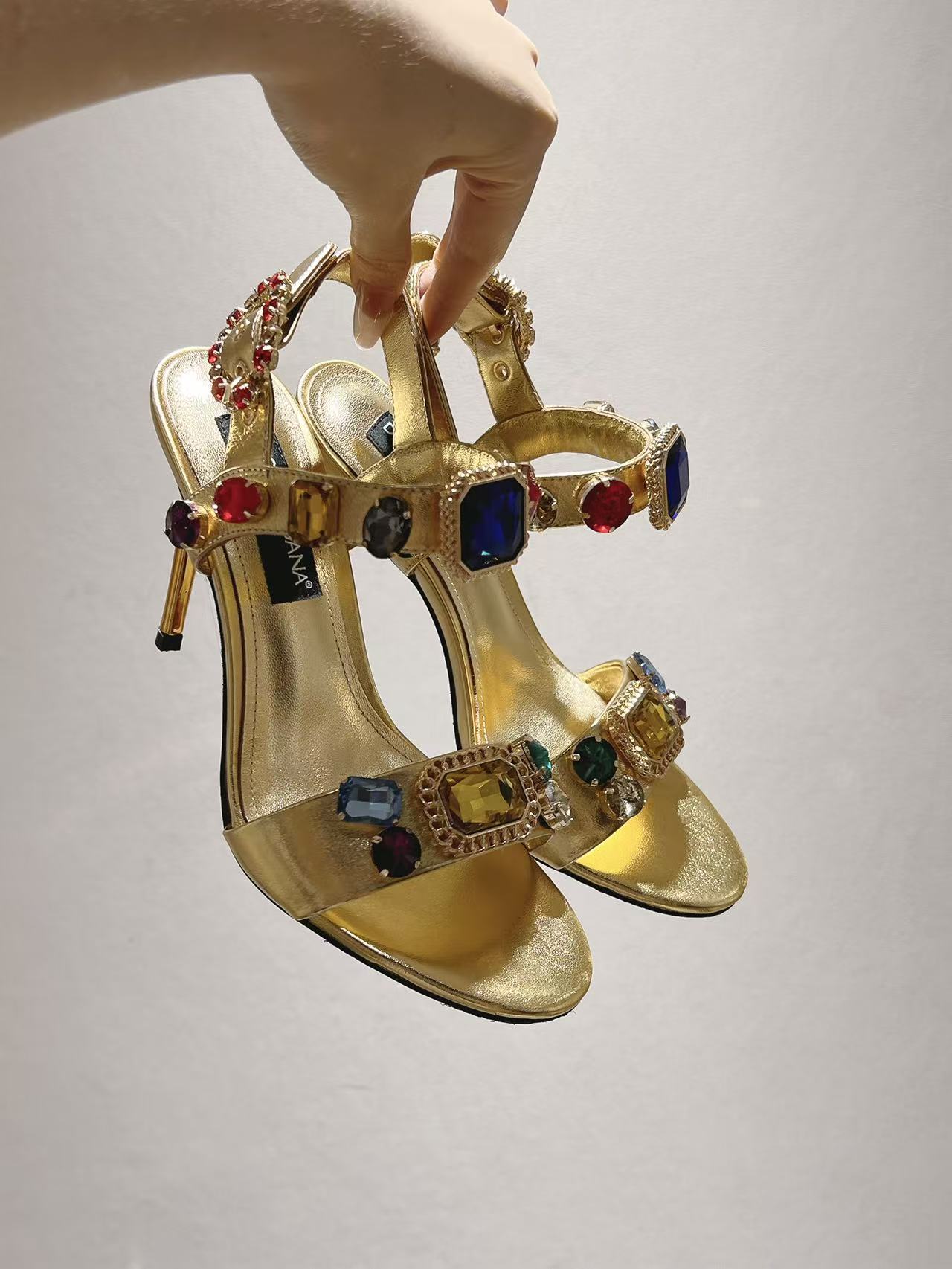 Dolce & Gabbana Straw Sandals - Image 4