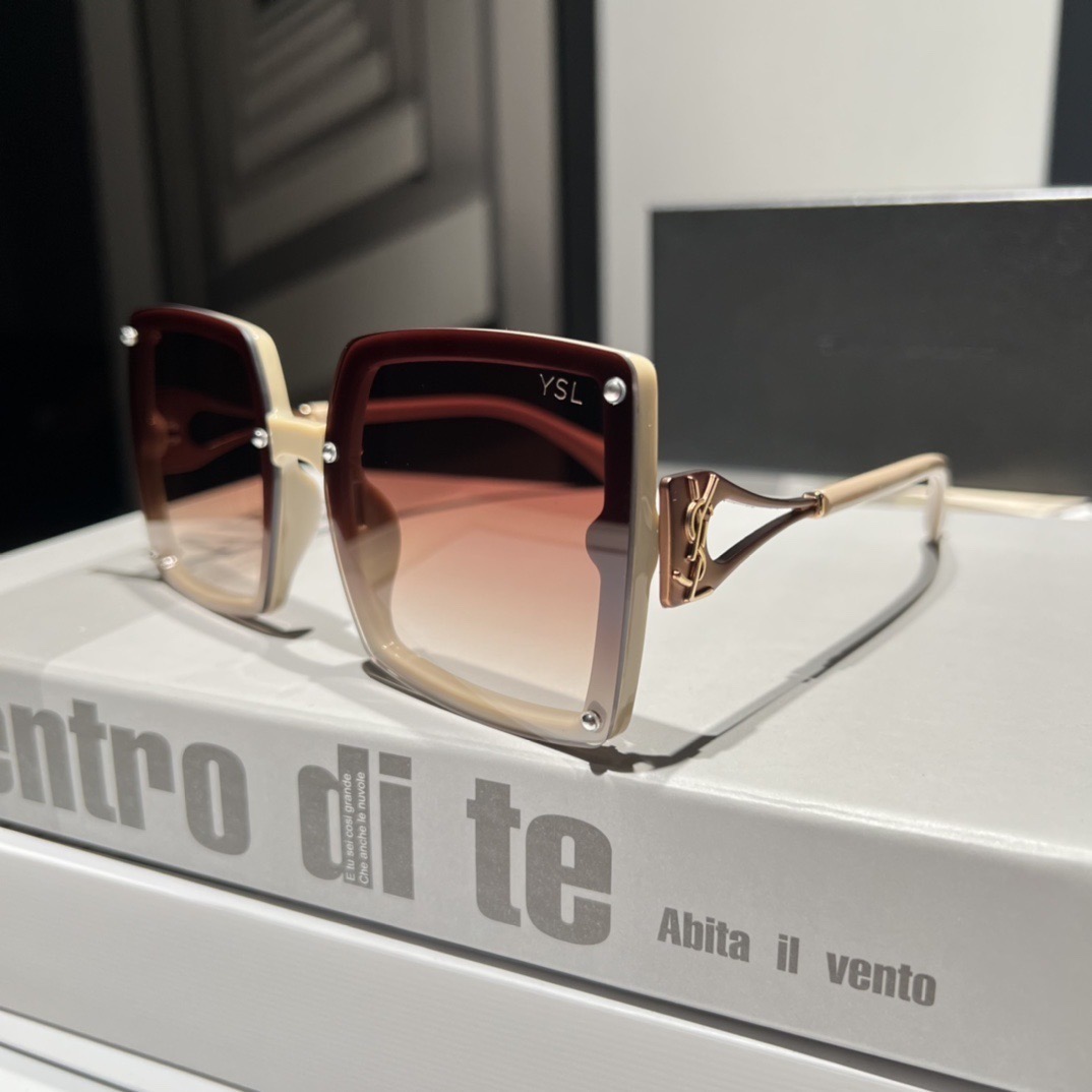 Saint Laurent Fashionable Sunglasses - Image 4