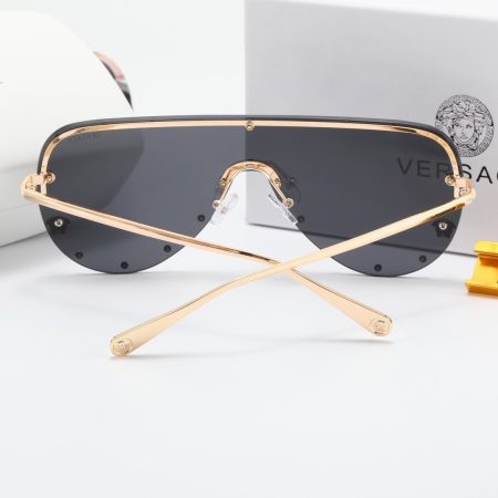 Versace Fashionable Sunglasses - Image 6