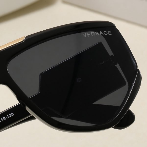 Versace Fashionable Sunglasses