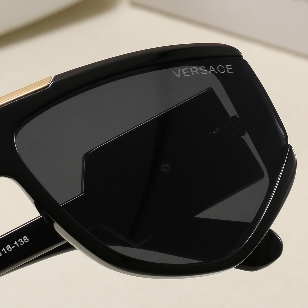 Versace Fashionable Sunglasses - Image 12