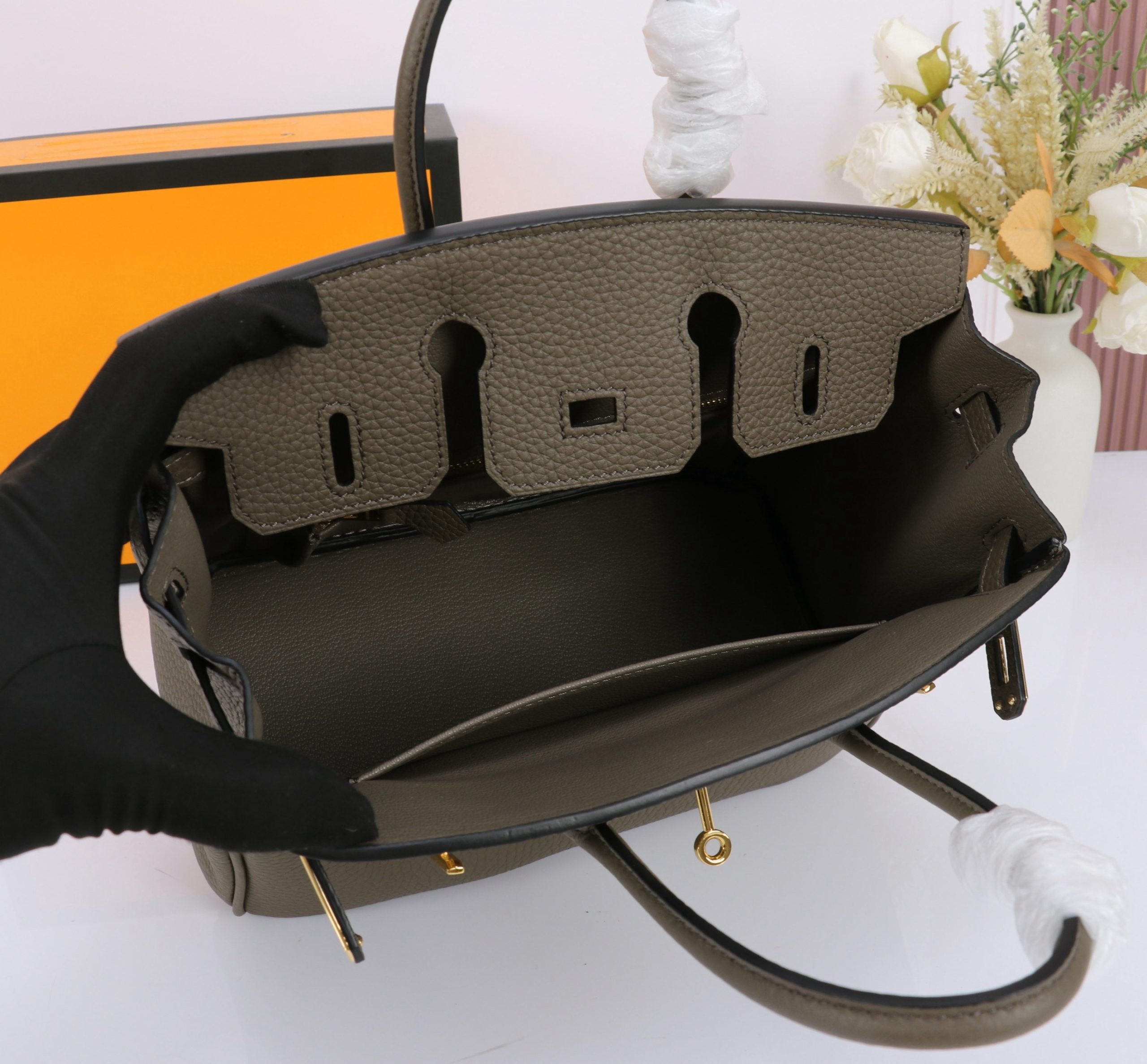 Hermès Etain Togo Birkin 25 Gold Hardware Bag - 10A Mirror Version - Image 6
