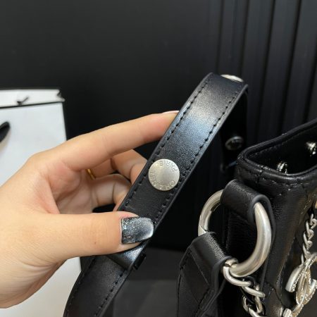 Chanel 31P Bucket Bag Black - Image 10