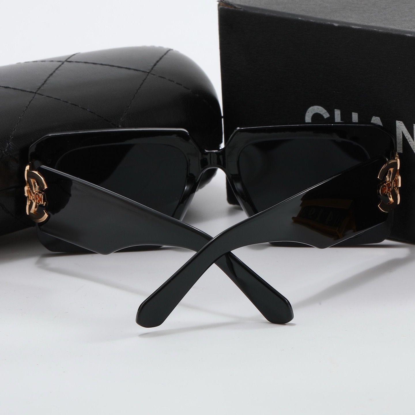 Chanel Fashionable Sunglasses - Image 8