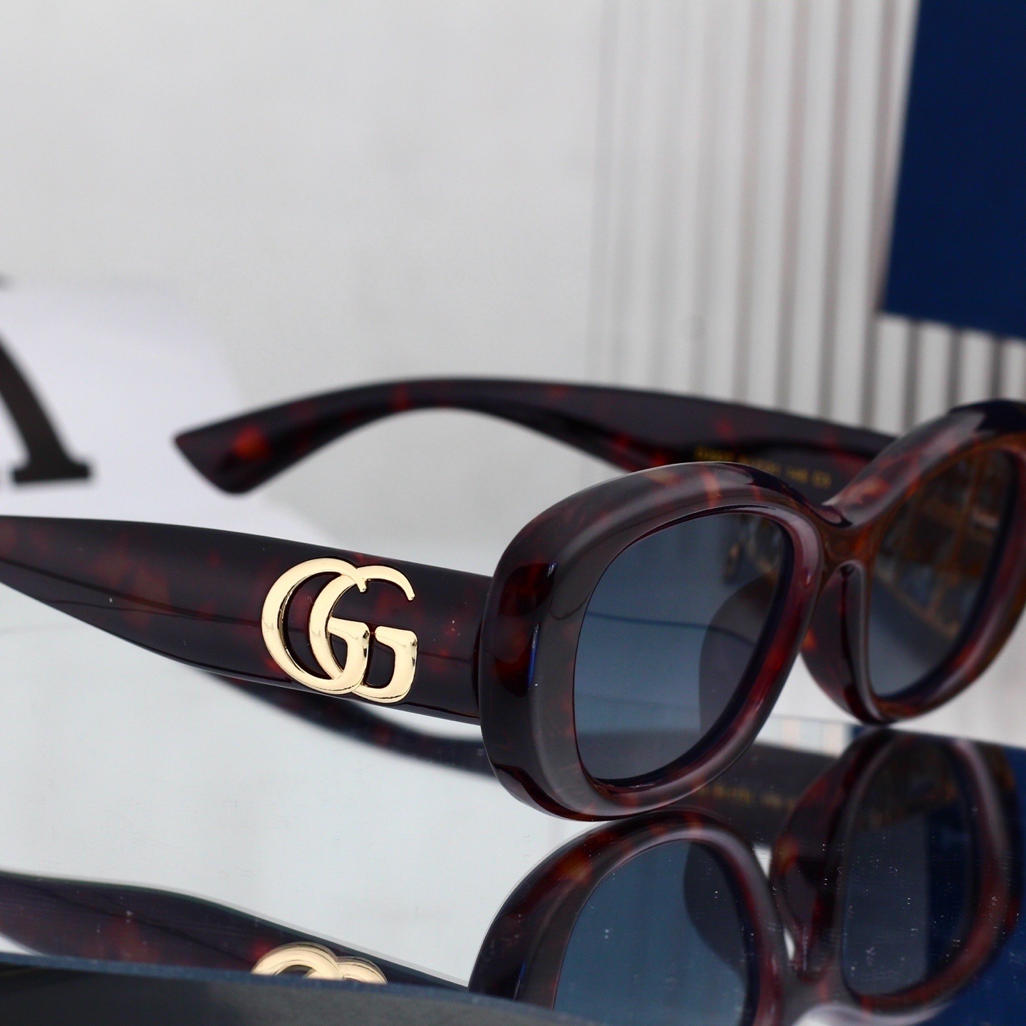 Gucci Fashionable Sunglasses - Image 9
