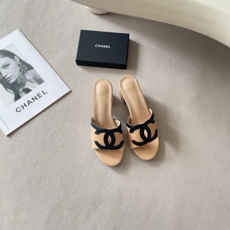 Chanel 26P Double C Two-Tone Kitten Heel Slippers - Image 4