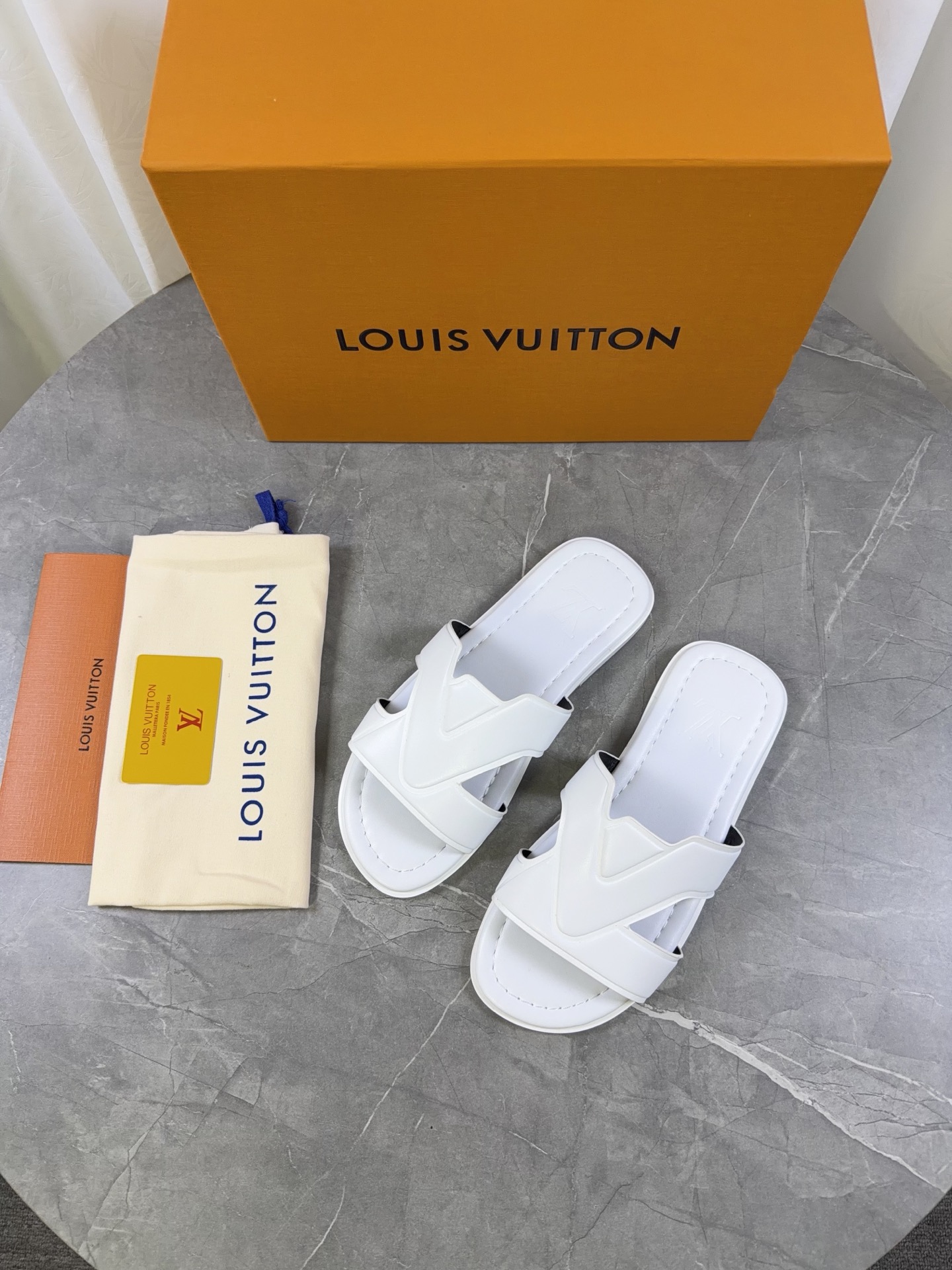 LV Oasis Mule - Image 2