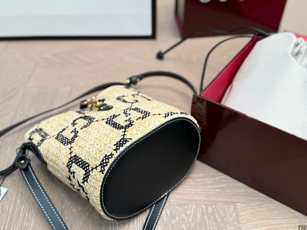 Gucci Mini Woven Bucket Bag - Image 5