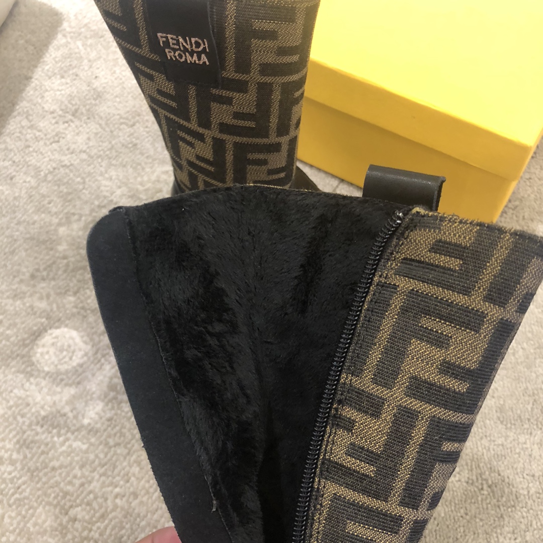 Fendi Children's Boots - Image 8