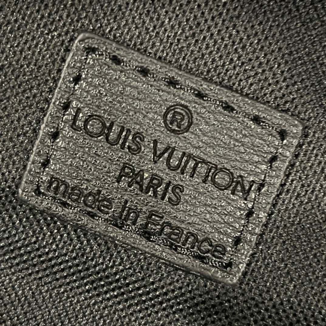 LV Monogram Discovery Backpack M46553 - Image 9