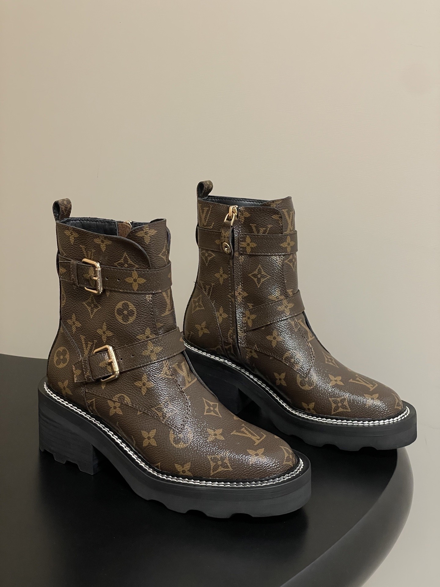 LV Beaubourg Boots - Image 3