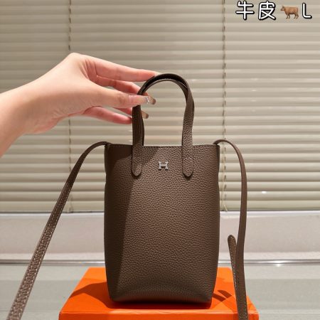 Hermès In-the-Loop 18 bag