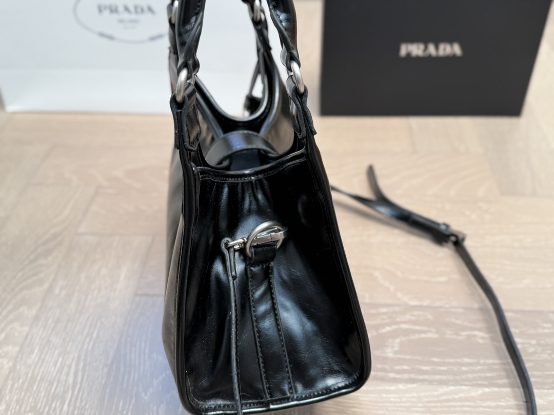 Prada push-lock Leather Tote Bag - Image 5