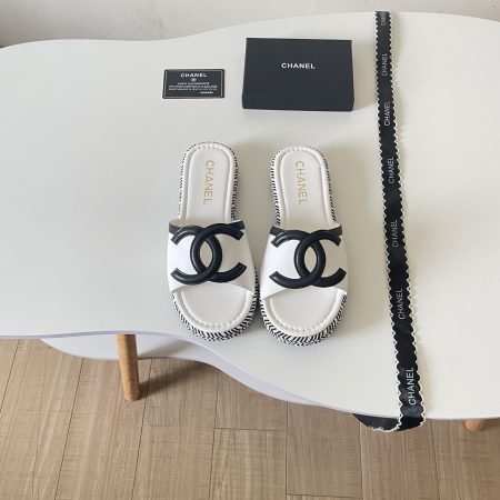 Chanel 26P Double C Two-Tone Kitten Heel Slippers - Image 4