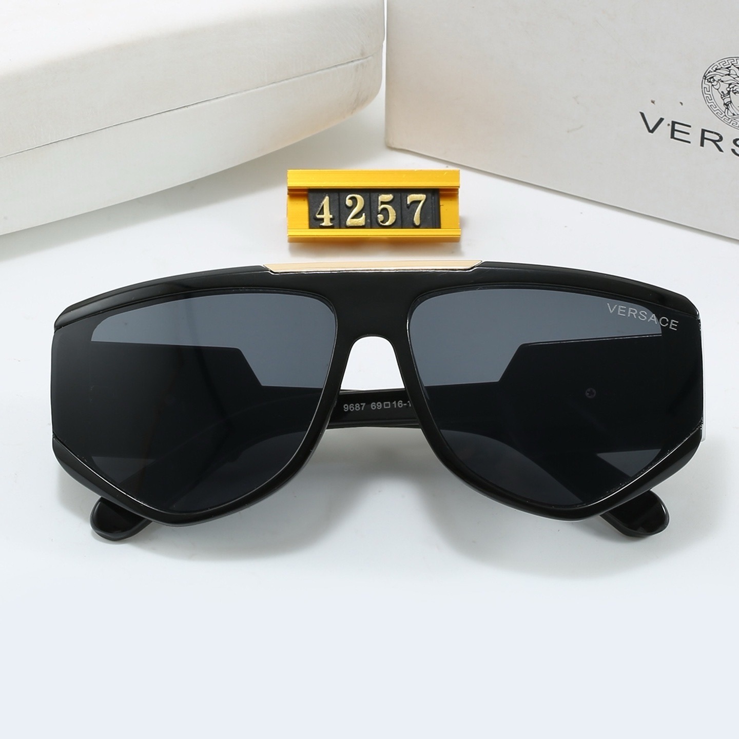 Versace Fashionable Sunglasses - Image 7