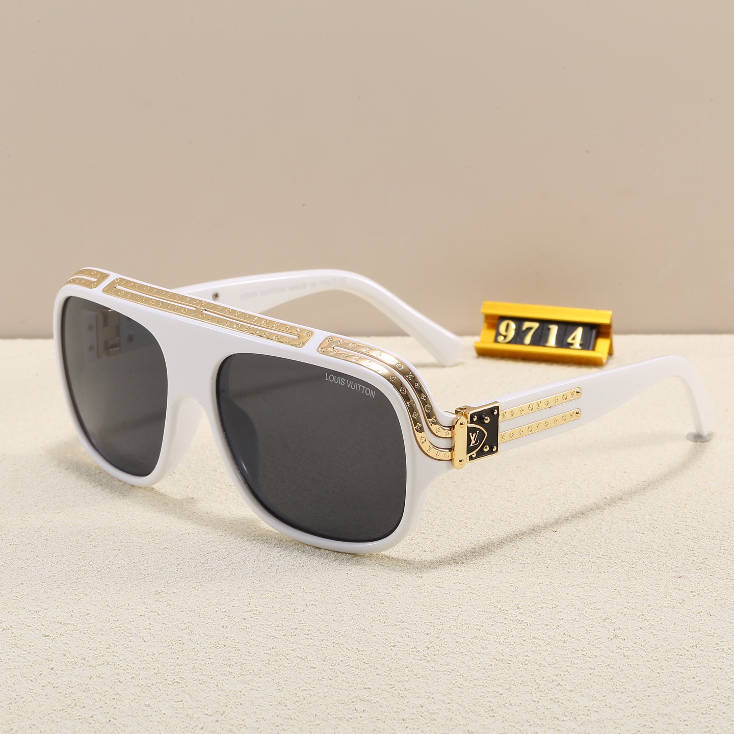 LV Fashionable Sunglasses - Image 3