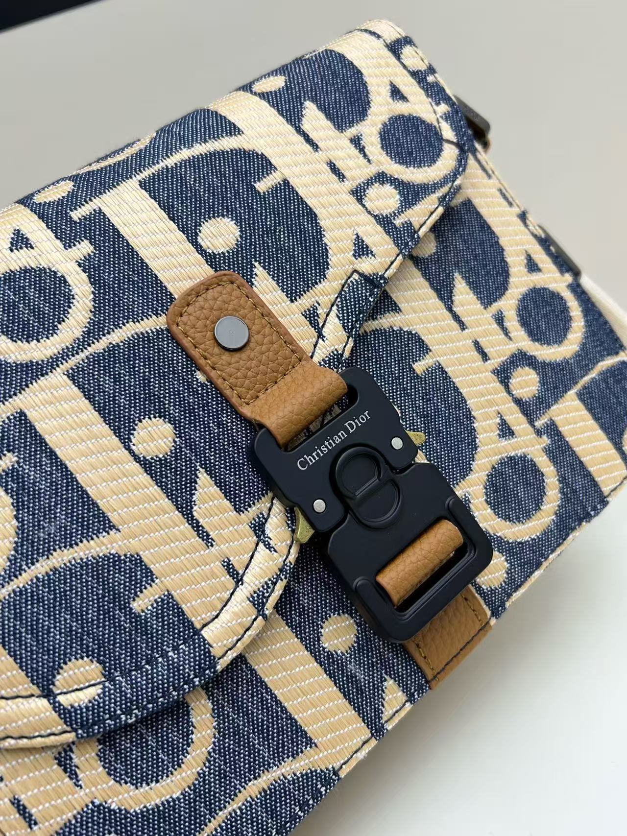 Dior Saddle Messenger Bag - Image 4
