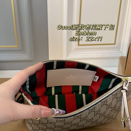 Gucci GG Emblem Small Shoulder Bag - Image 12