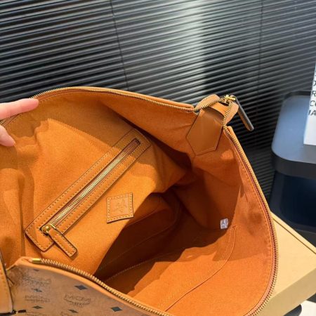 McM Aren Large Visetos Hobo Bag - Image 9