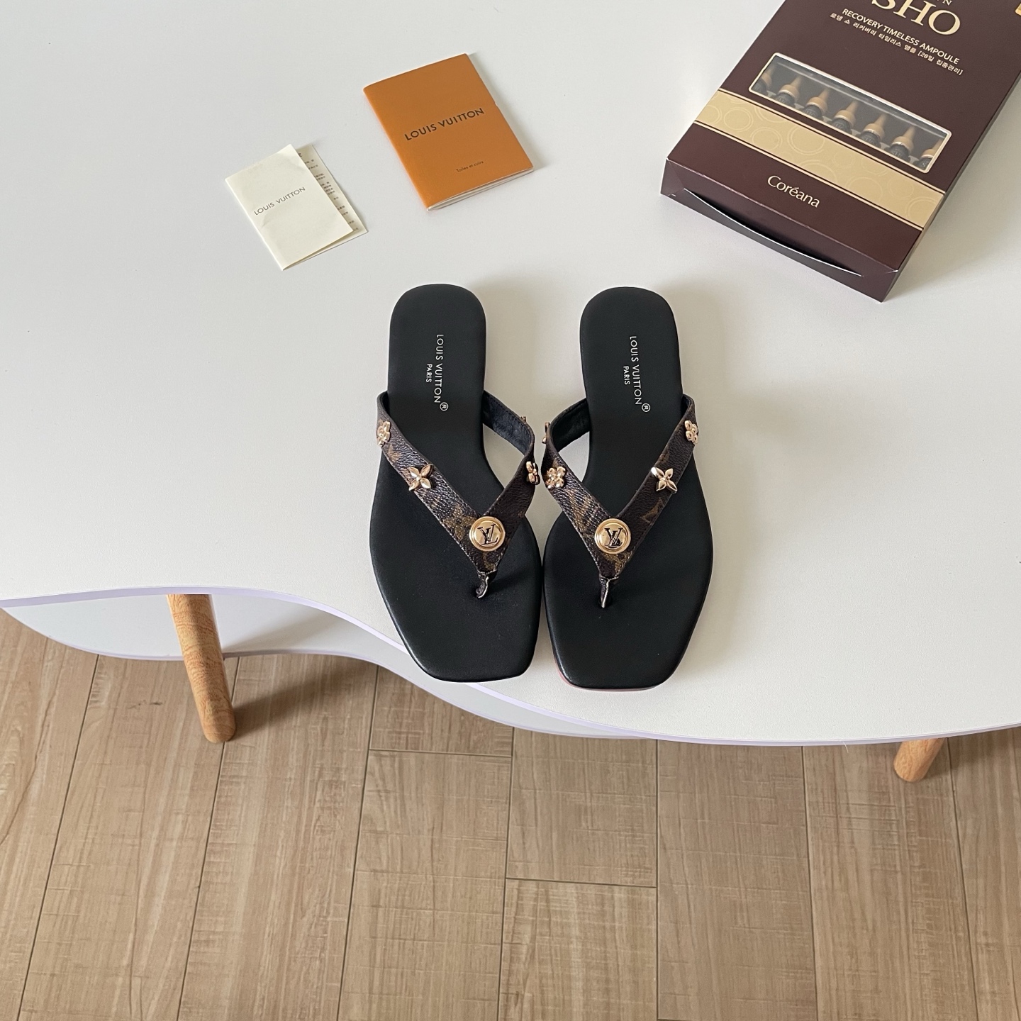 LV 26P Collaborator Flip-Flops - Image 6