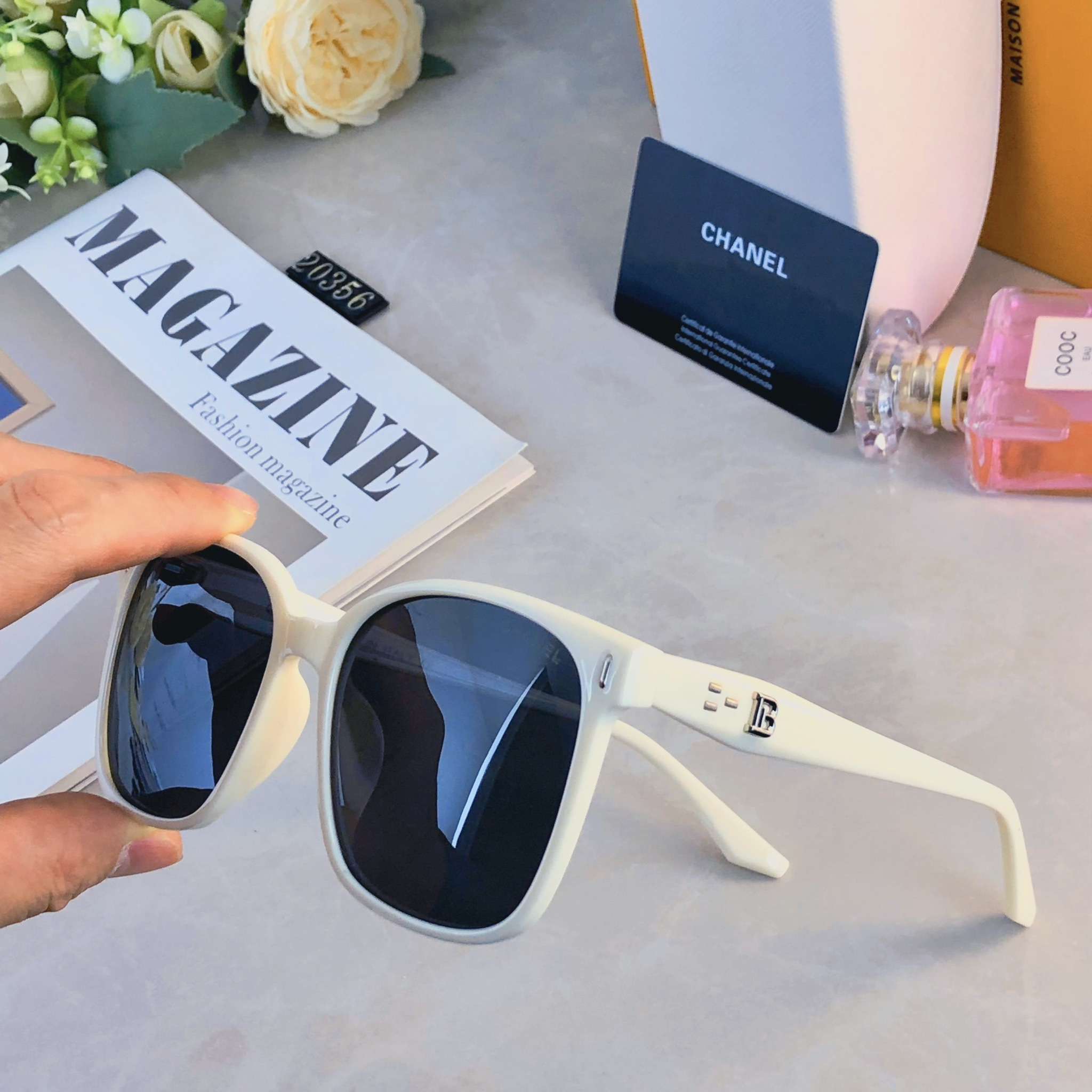 Chanel Fashionable Sunglasses - Image 4