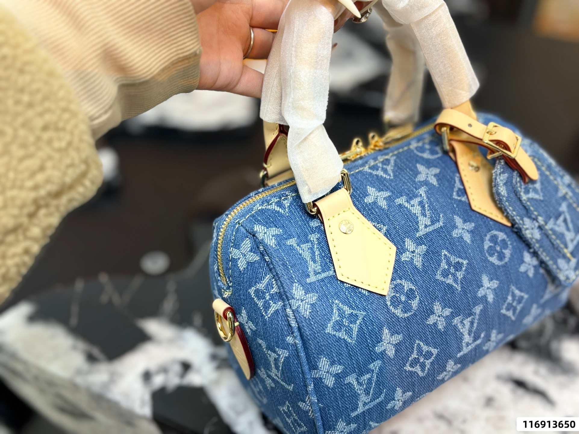 LV Speedy 20 Bag - Image 8