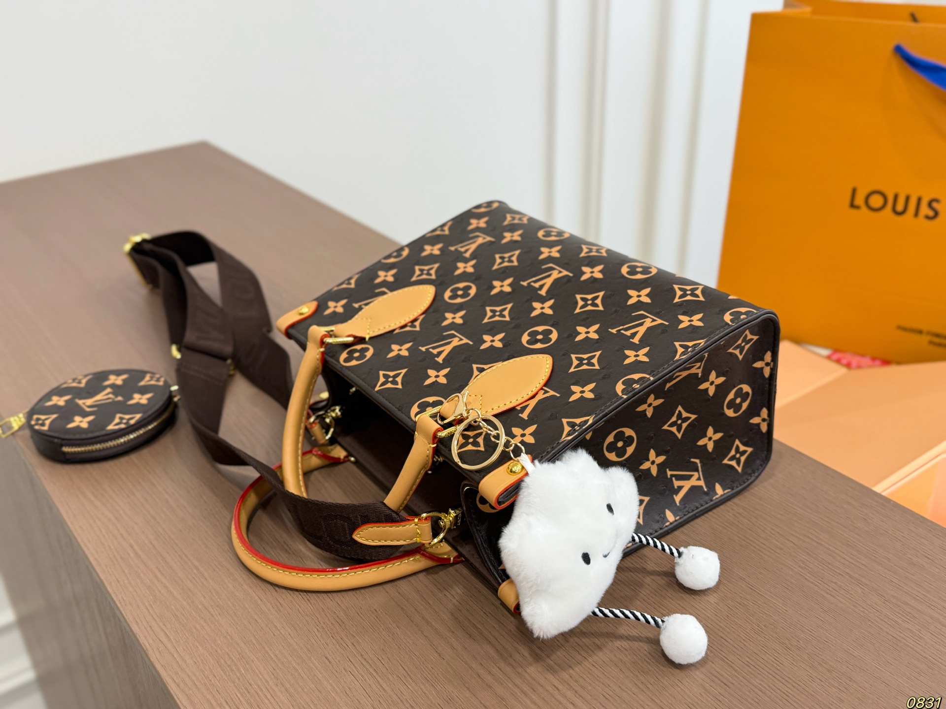 LV Tote Bag Limited Edition onthego - Image 8