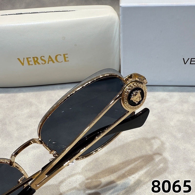 Versace Fashionable Sunglasses - Image 9