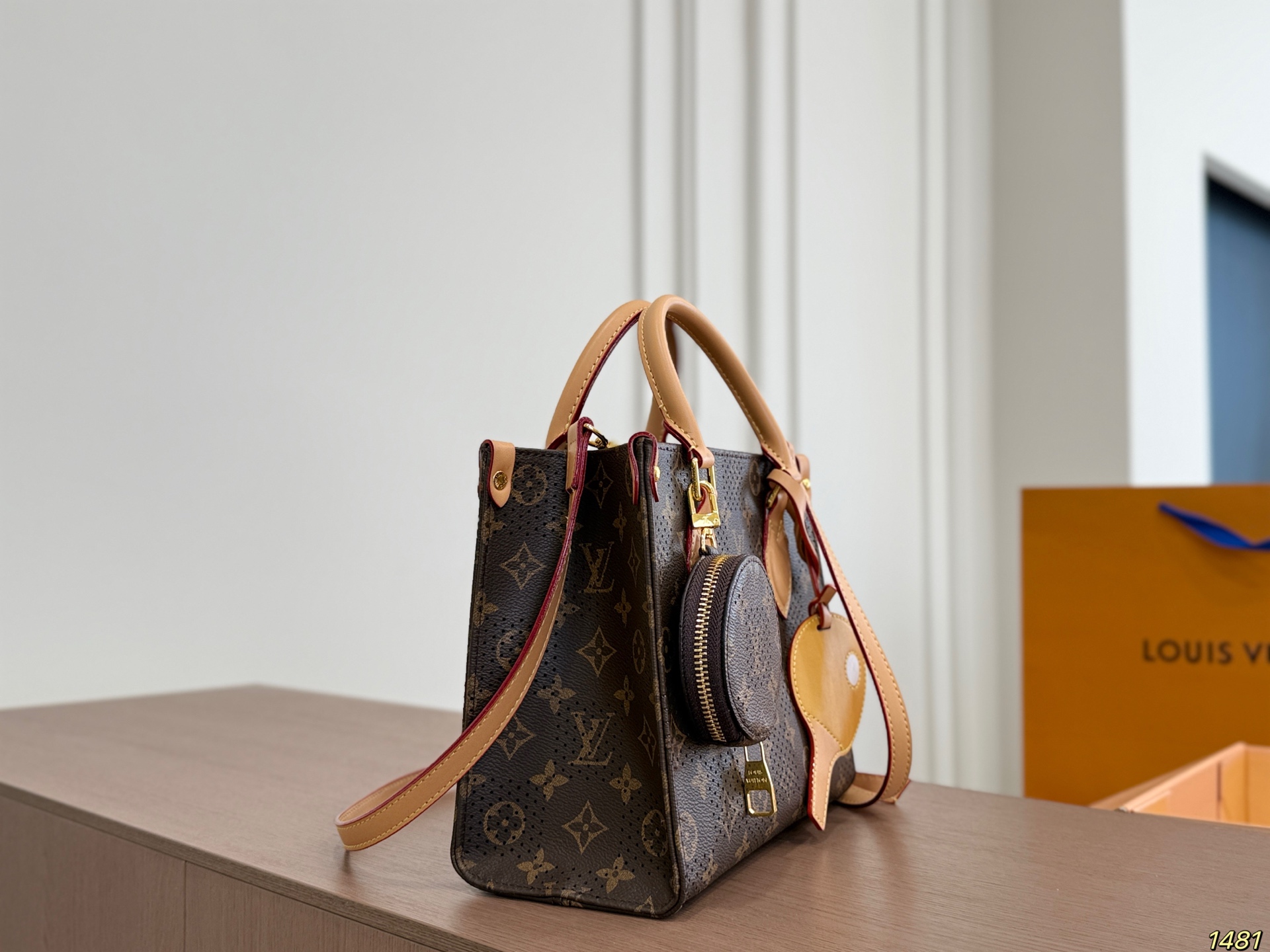 LV-Tote-Bag - Image 3