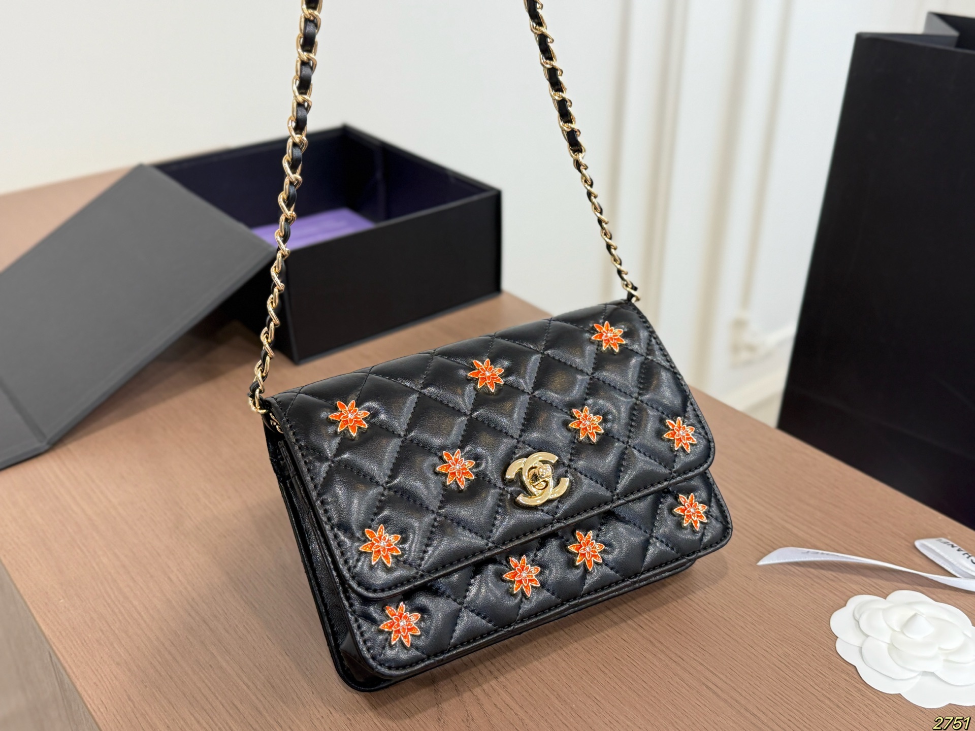 Chanelwoc Badge Chain Money Bag - Image 8