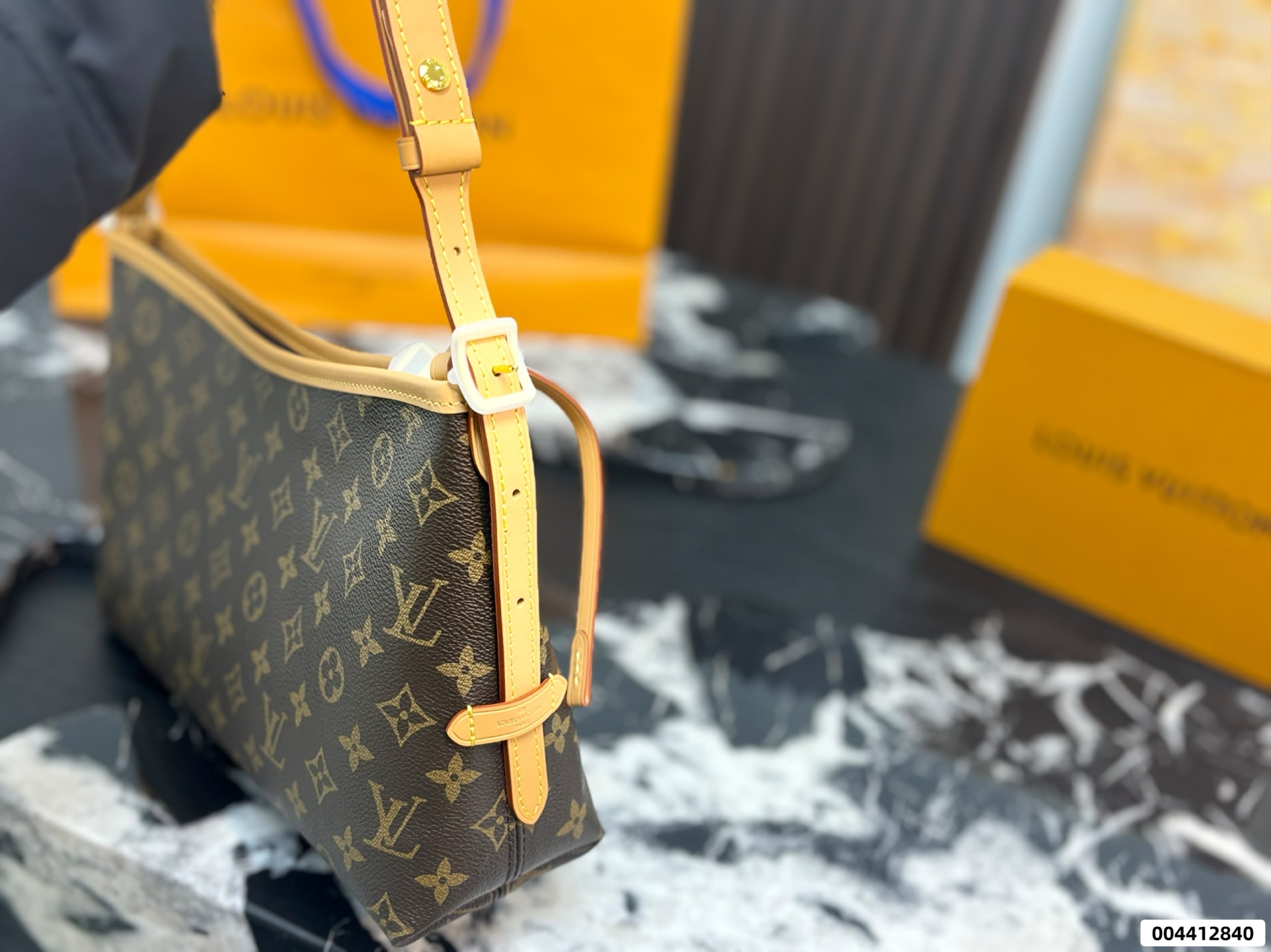 LV Carryall East West Tote Bag - Image 4