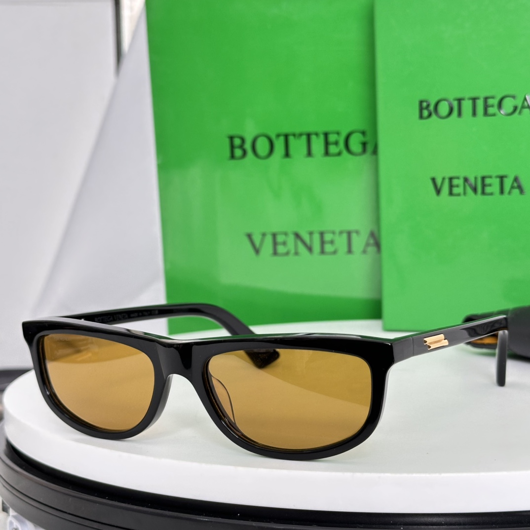 Bottega Veneta Eyewear Bottega Veneta Slim Ribbon Sunglasses in Black/Grey - Image 5