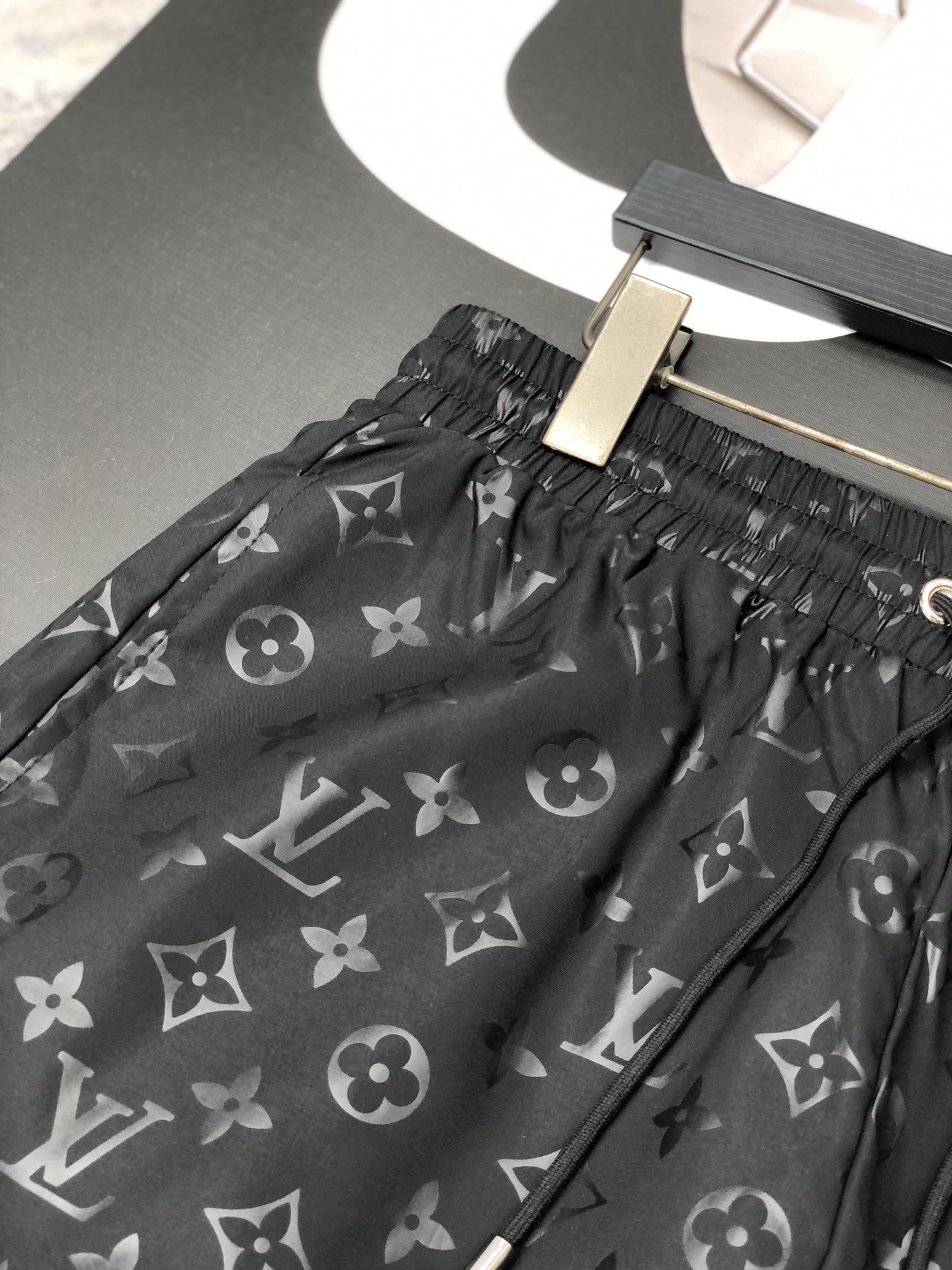 LV Short Pants - Image 3