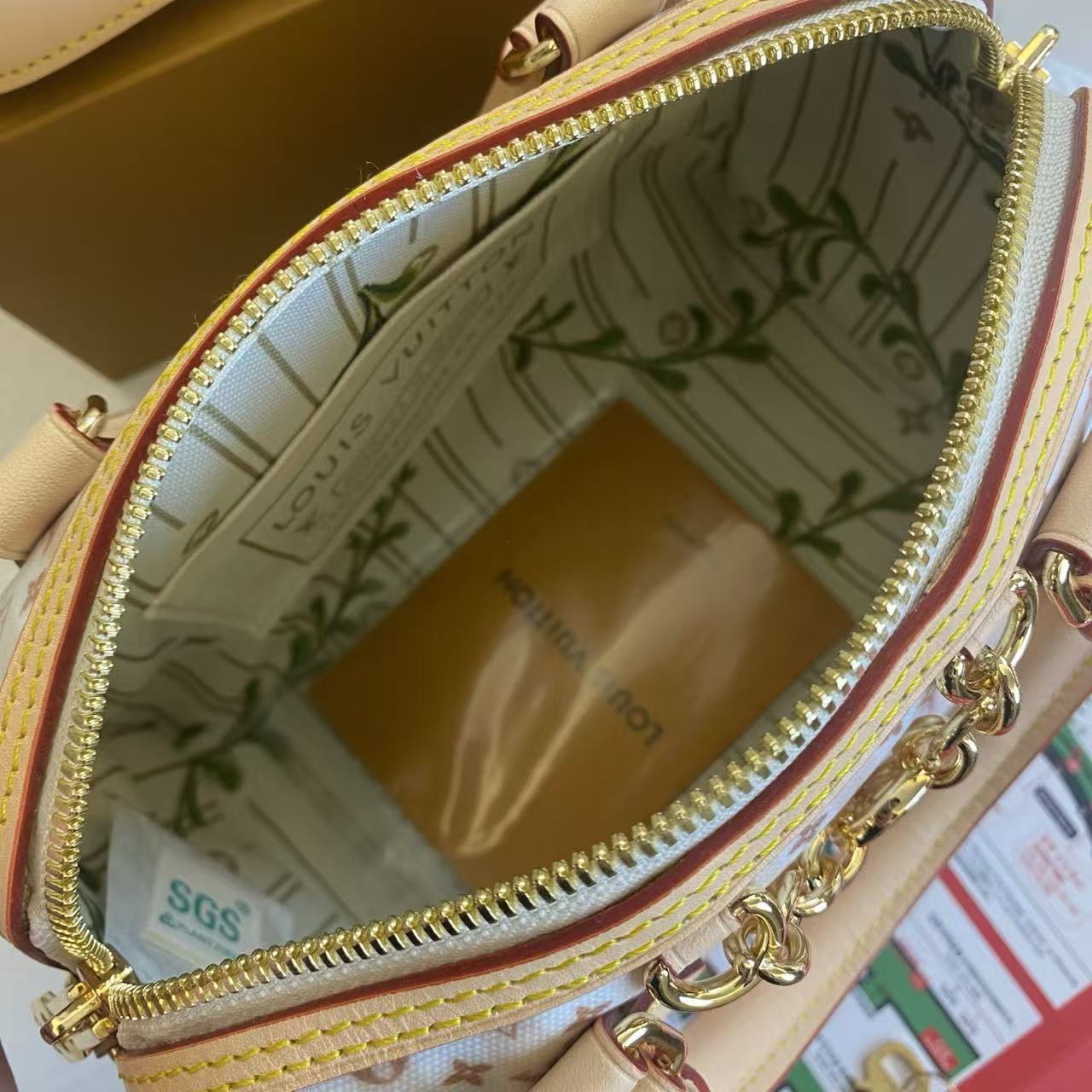 LV Speedy Bandoulière 20 Pillow Bag - Image 8