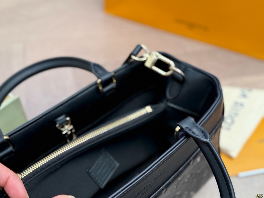 LV  Bag - Image 6
