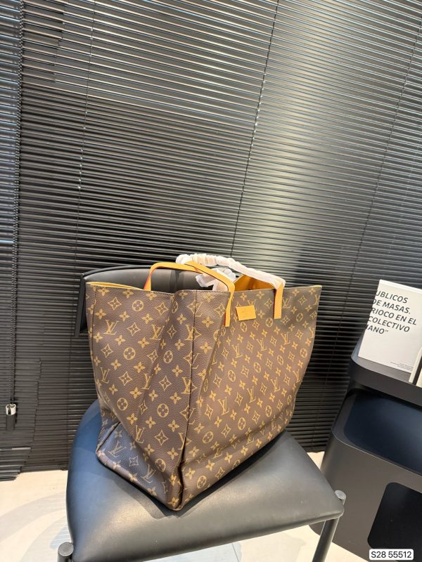 LV  Monogram Tote Bag