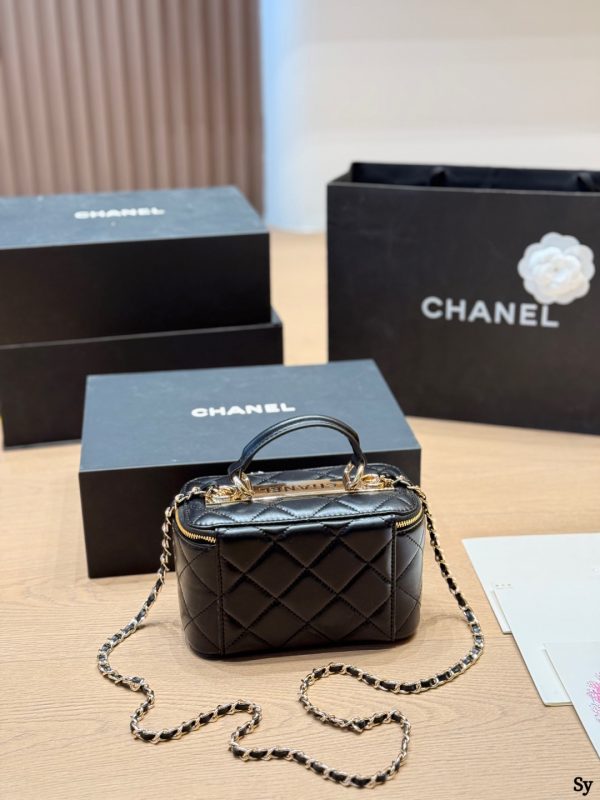 Chanel Long Vanity With Chain Bag