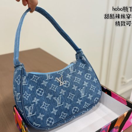 Dior Hobo Underarm Bag - Image 6