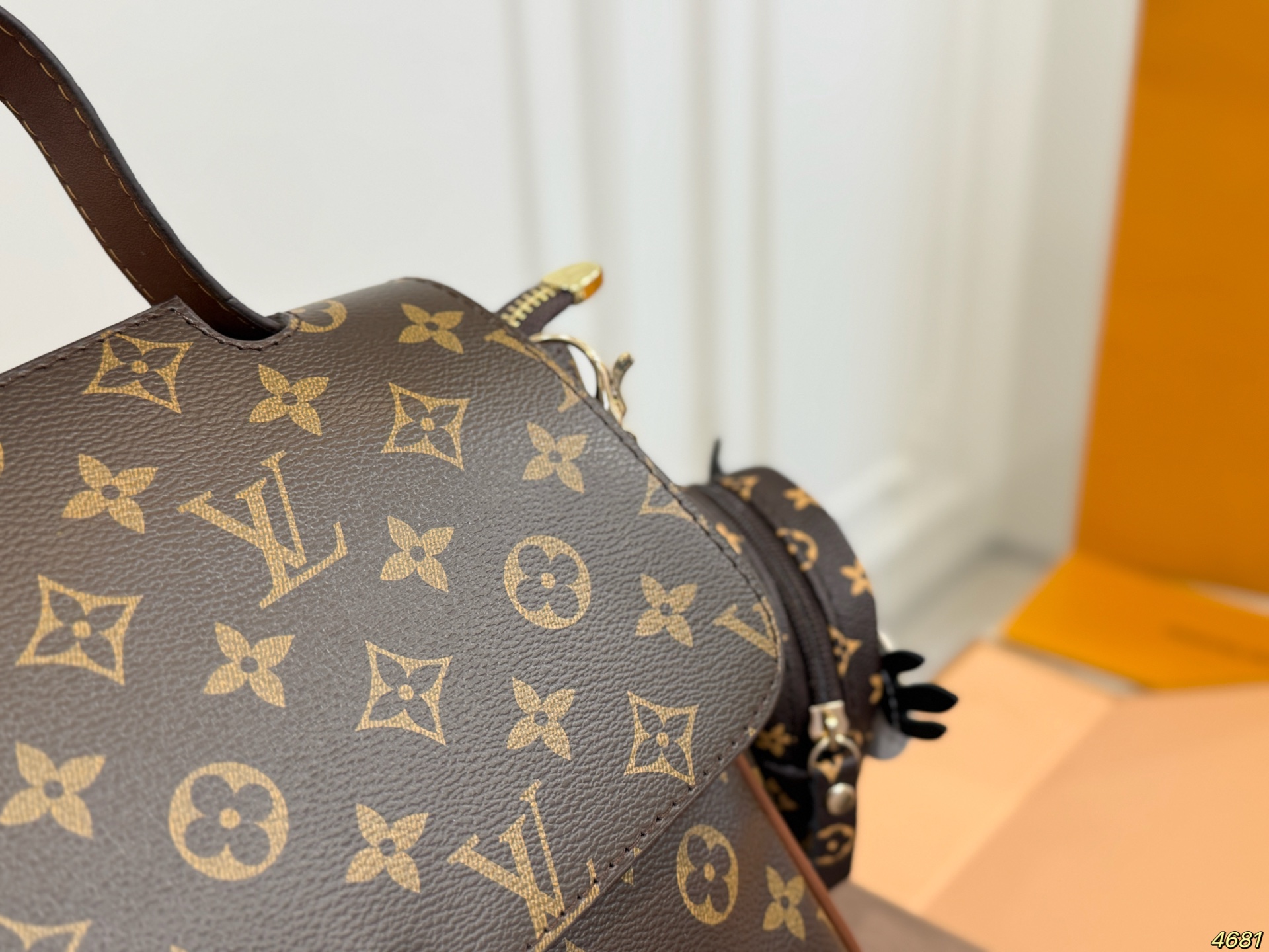 Lv Vintage Floral Handbag - Image 2