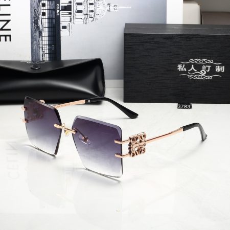 LOEWE Fashionable Sunglasses - Image 6