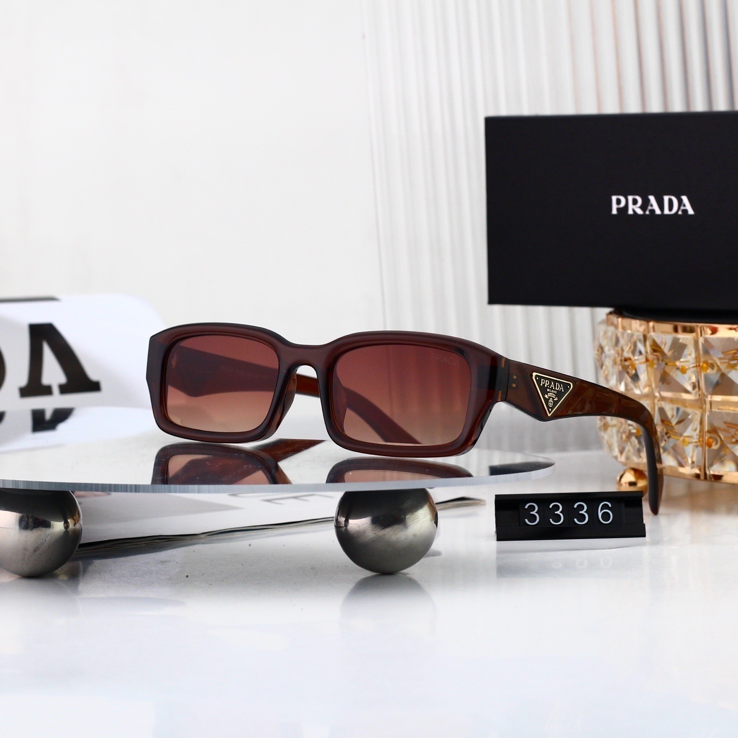 Prada Fashionable Sunglasses - Image 6