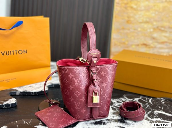 LV AII IN BB25ss Bucket Bag
