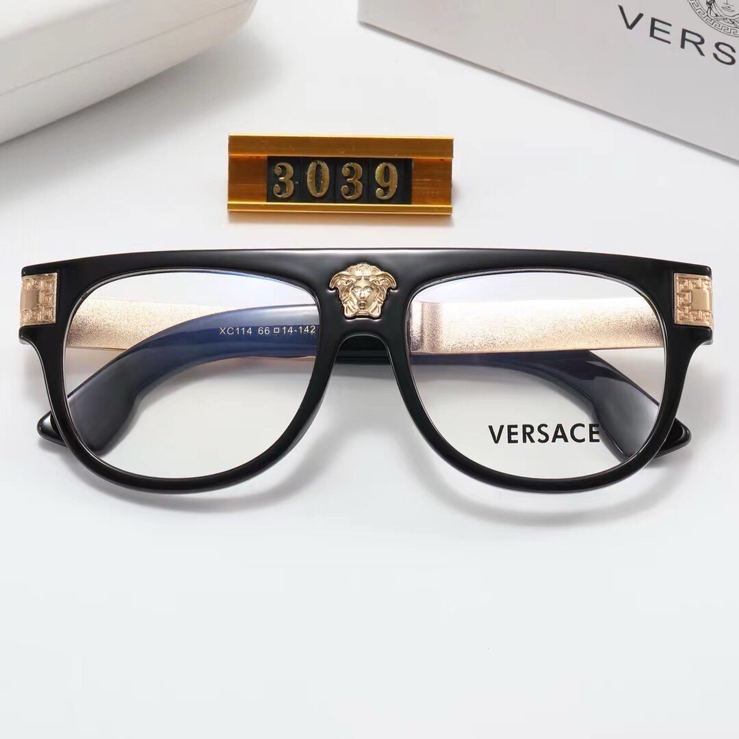 Versace Fashionable Sunglasses - Image 5