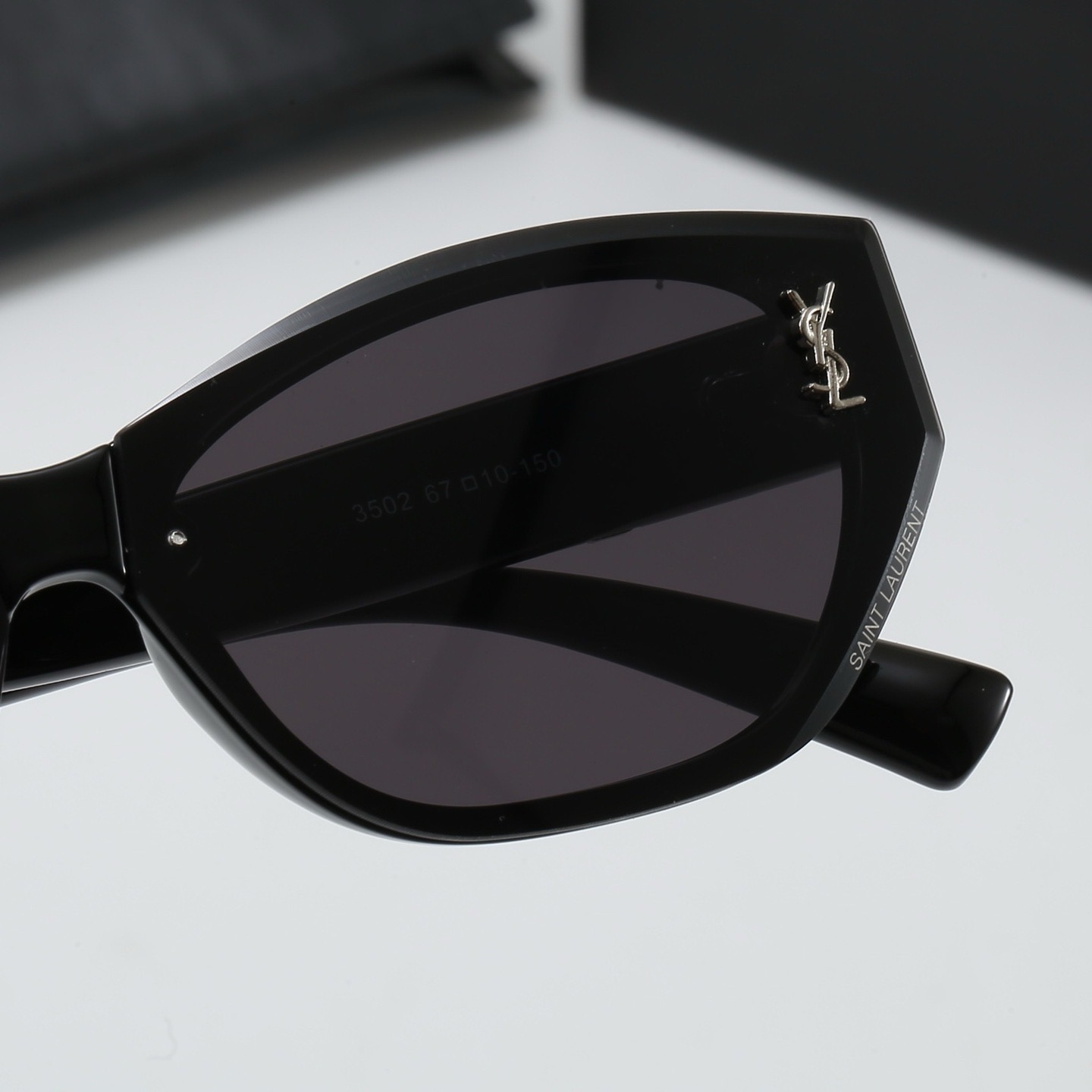 Saint Laurent Fashionable Sunglasses - Image 8