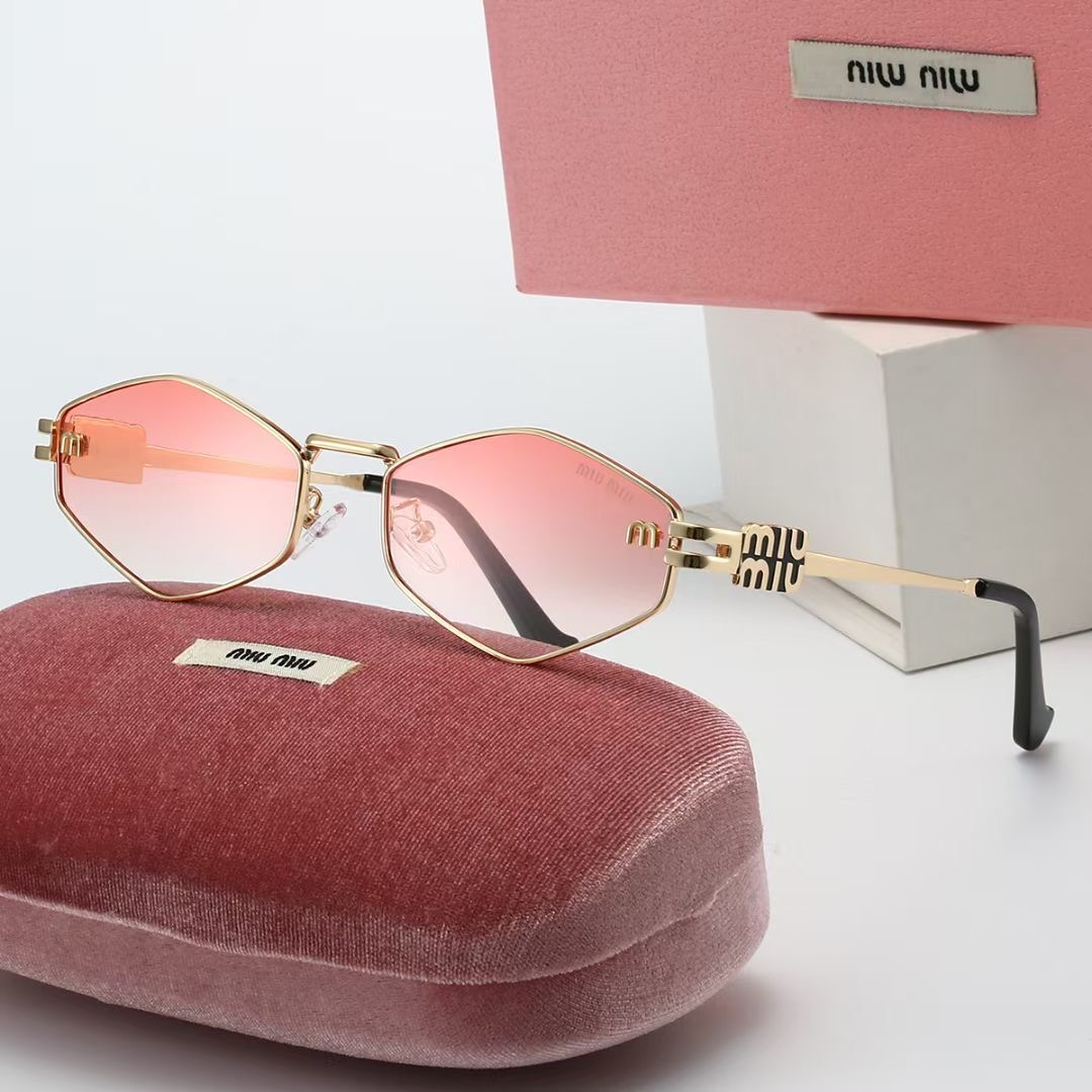 Miu Miu Fashionable Sunglasses - Image 4