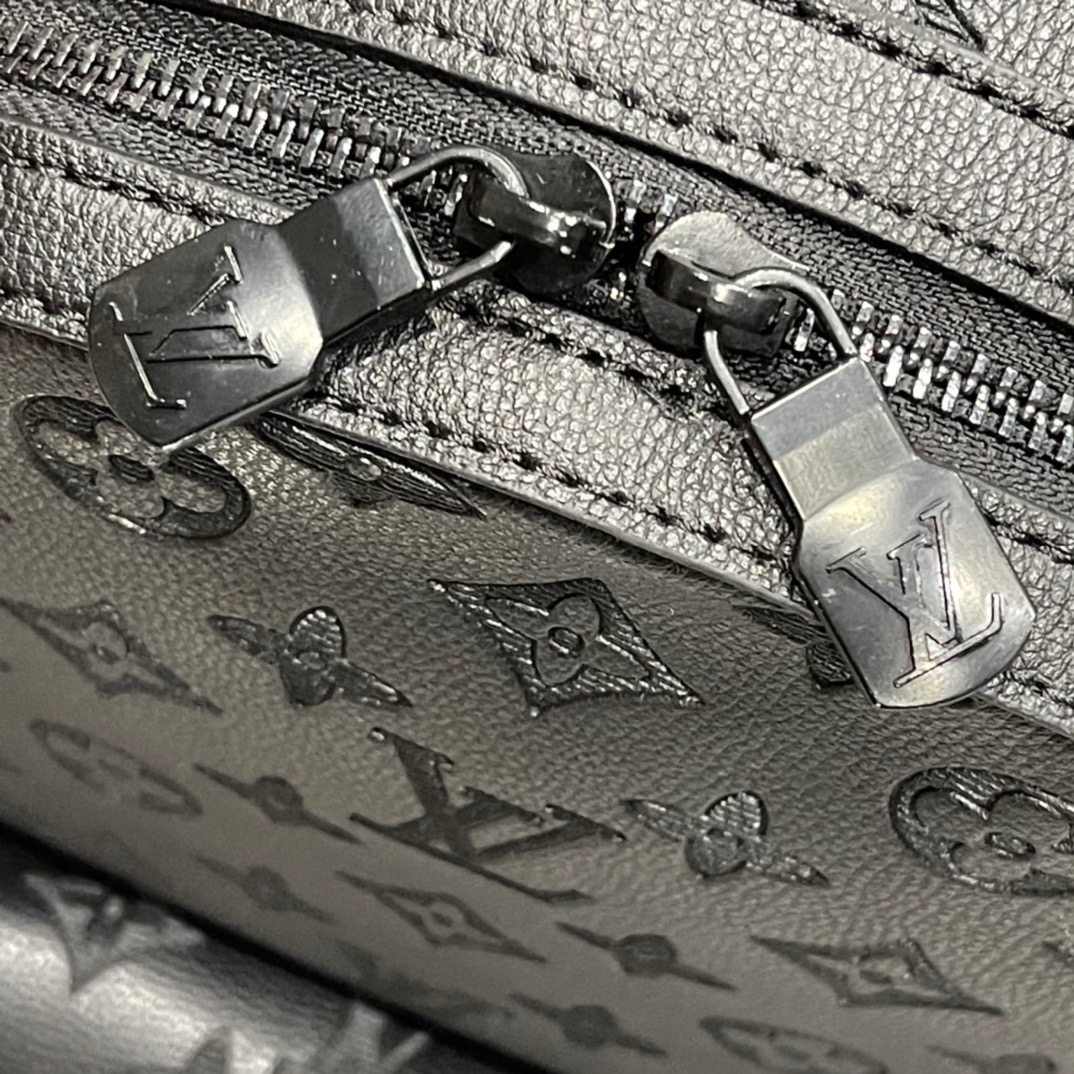 LV Monogram Discovery Backpack M46553 - Image 6